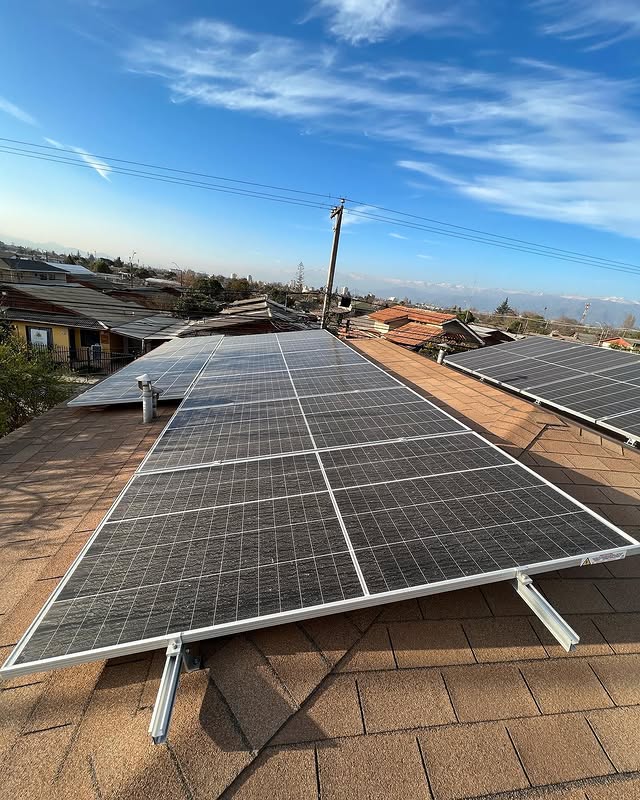 Instalación de paneles solares InFI Group